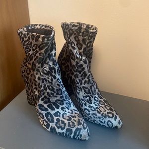 Leopard velvet booties